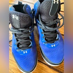 ❤️ 5/25 Under Armour Basketball Athletic High Top Shoe